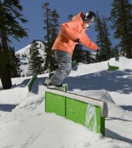 Alpine snowboard drop box