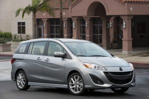When this Mazda5 is loaded with six occupants, there’s a noticeable lack of power, which isn’t the case in most minivans because they are typically a V6. 