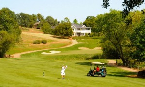 A public golf course, Greenhorn Creek Resort is nestled among the rolling foothills of the Sierra Foothills, approximately two hours from the Bay Area and the Sacramento region. This picturesque track is an 18-hole championship golf course that was redesigned by Robert Trent Jones.