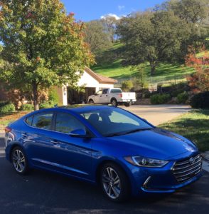 Appearance is not the only common thread between the Elantra and the Sonata. The Elantra interior is more comfortable and the overall layout offers additional high-end equipment, like a very user-friendly touchscreen. 
